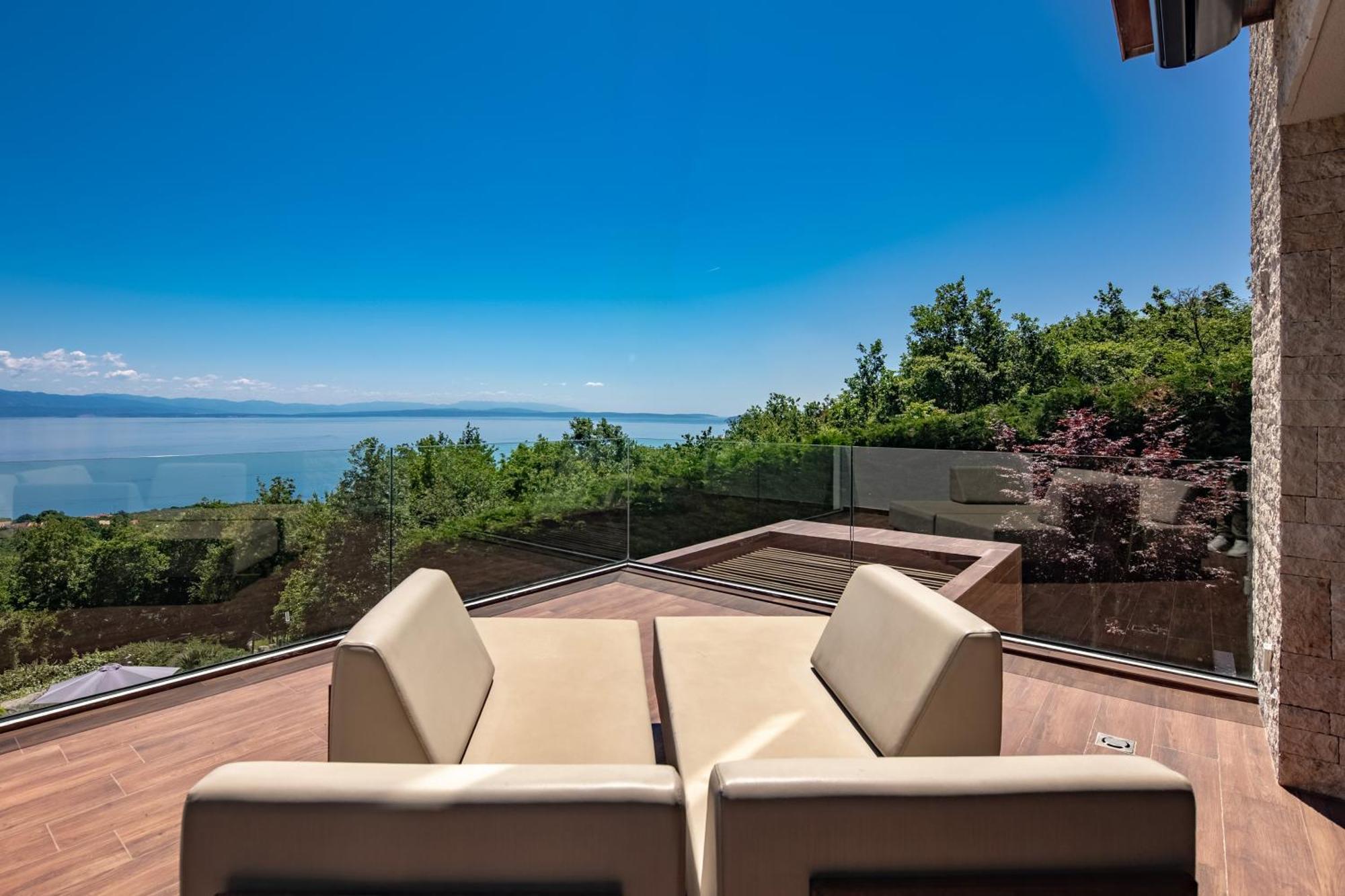 Villa Altavista - Seaview & Relax With Heated Pool & Minigolf Opatija Exterior photo